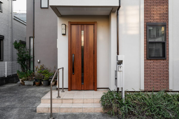 玄関ドアのリフォームはいつ？お得な補助金情報も紹介