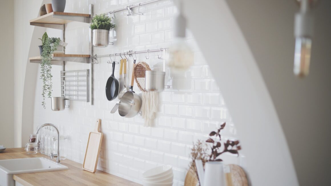 見せる収納でキッチンをおしゃれに！実用性と両立する工夫